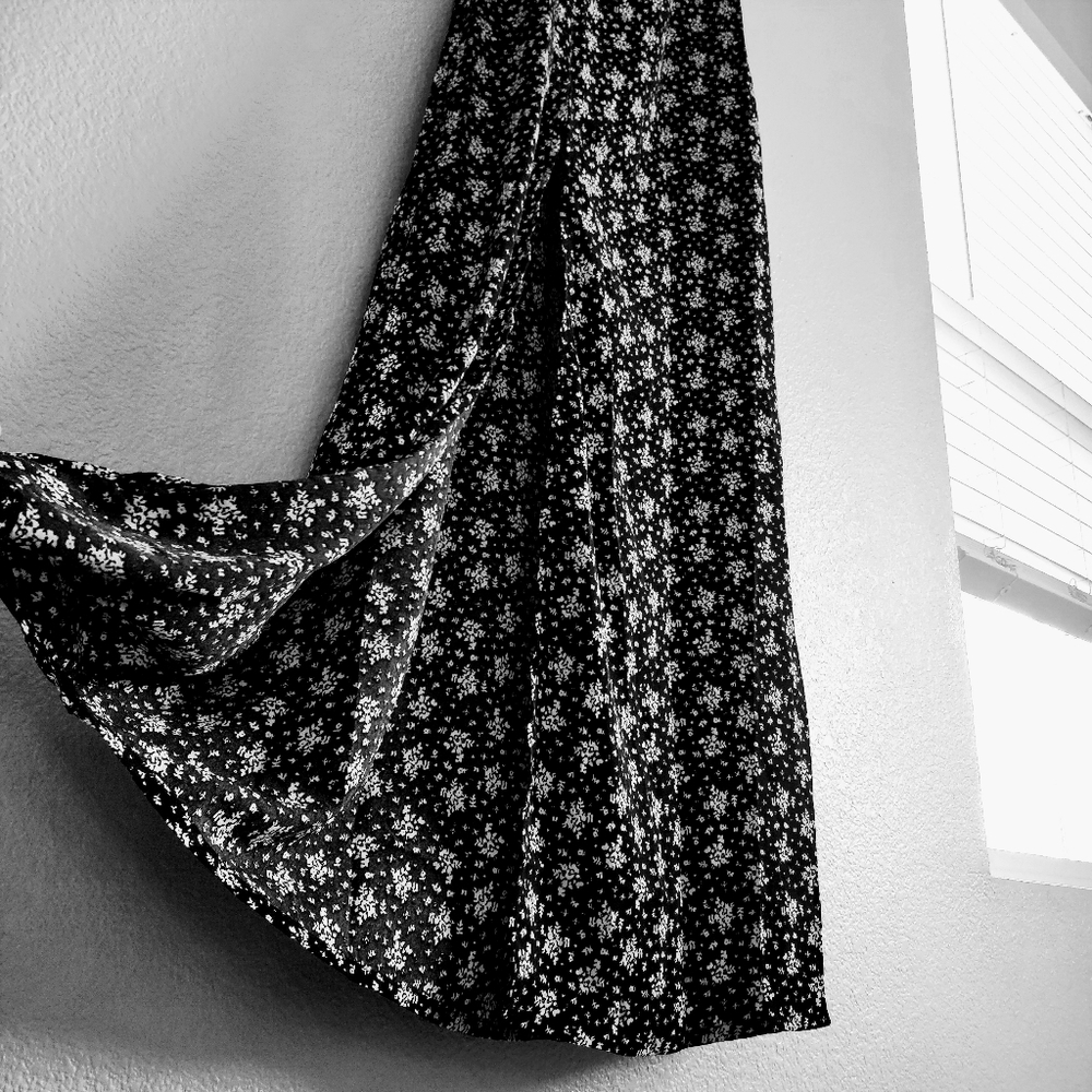 Let's Shake Slit Up Floral Maxi Dress

10